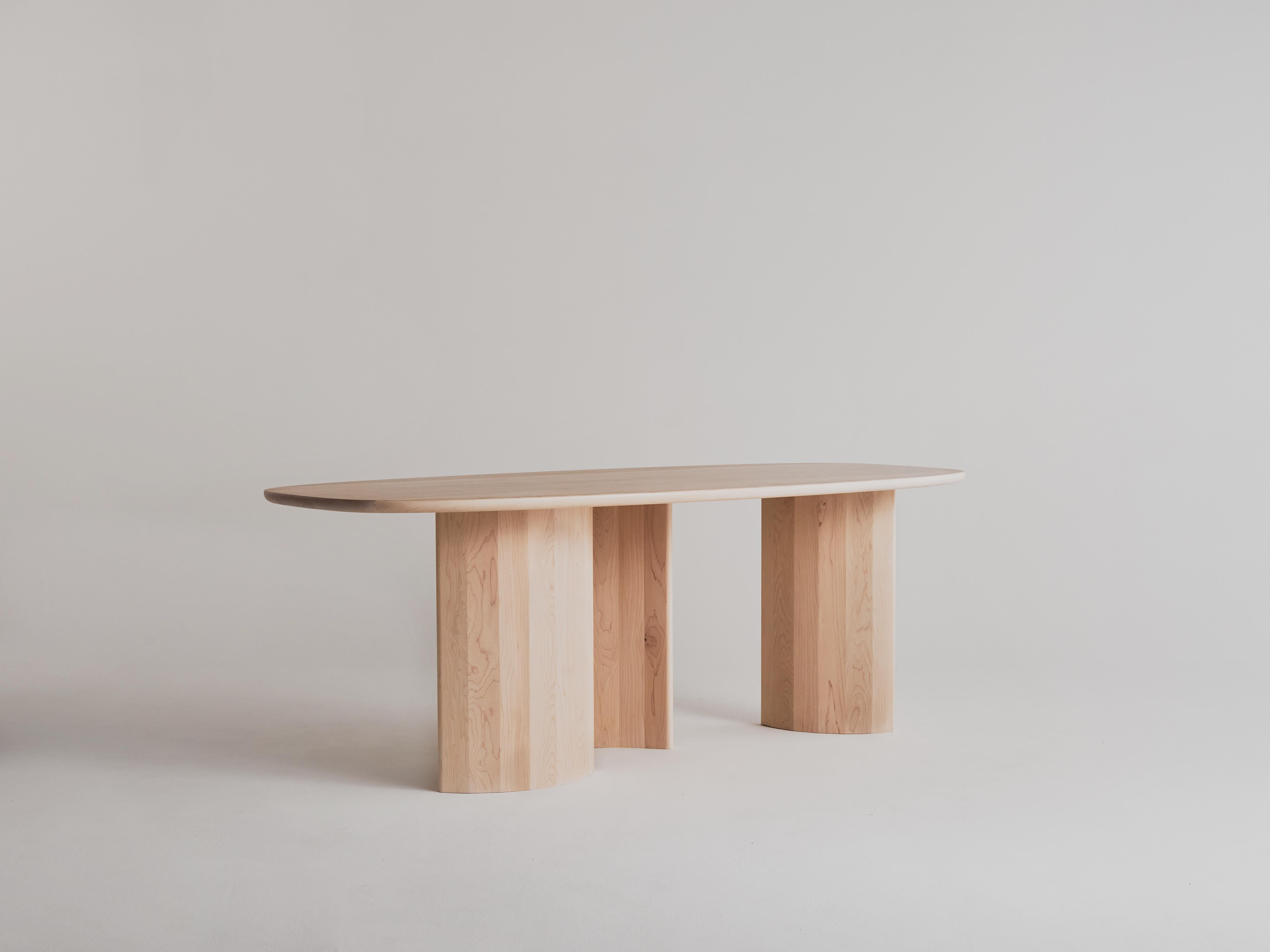 Moderne Table de salle à manger contemporaine en bois d'érable sculpté organique pour Richard par Campagna