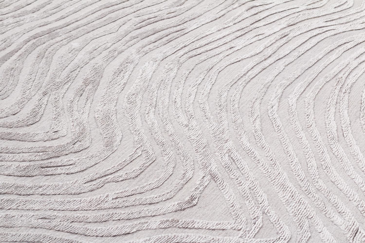 Lana Tappeto organico contemporaneo con texture grigio argento Trintinara di Joseph Carini in vendita