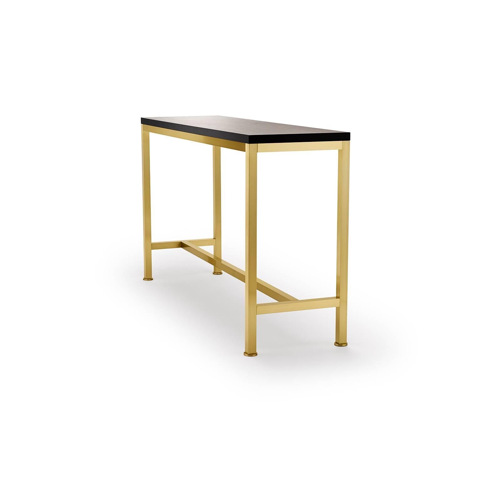 Moderne Table console contemporaine Orichal en chêne ou noyer avec cadre en laiton massif en vente