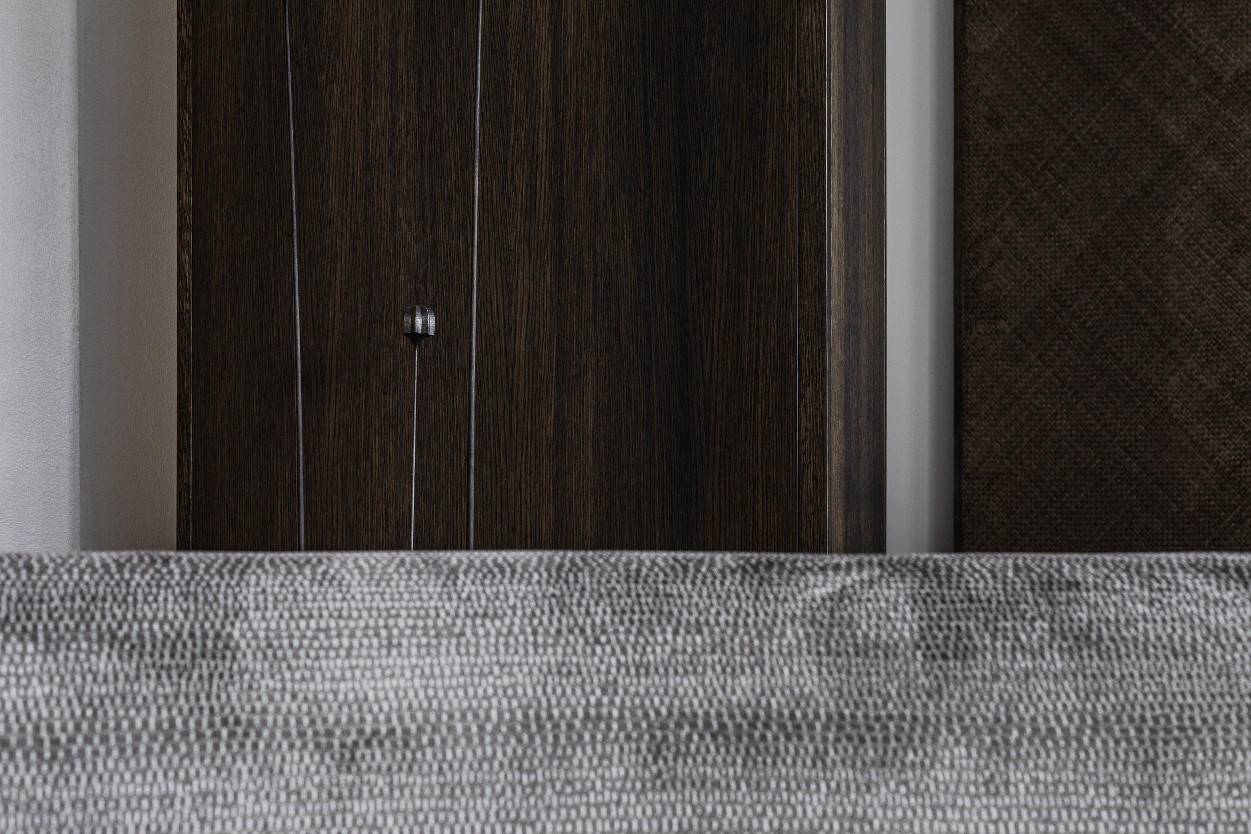 Pouf contemporain 'Unio' de Poiat, tissu Chivasso Yang 95 en vente 6