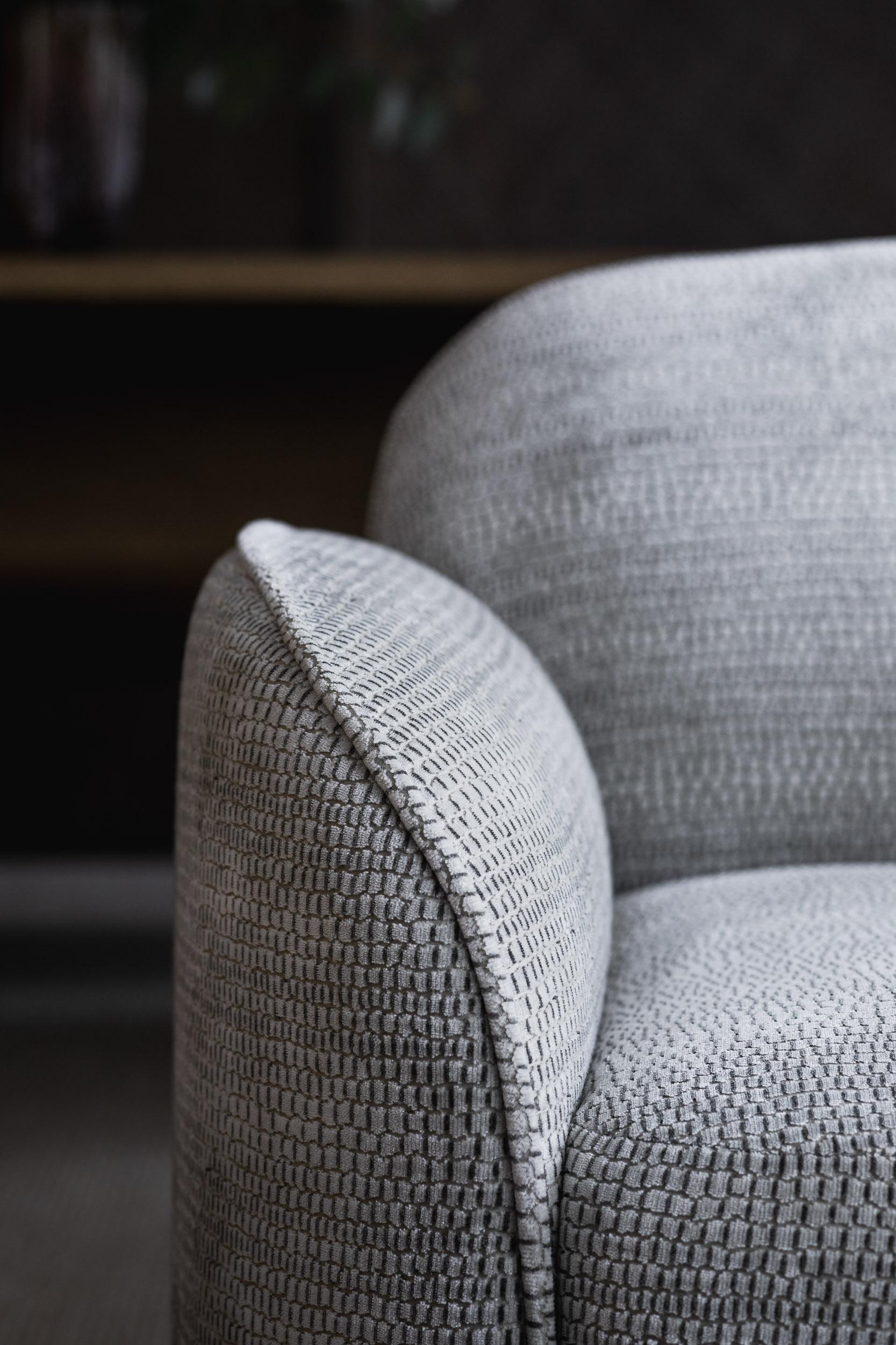 Pouf contemporain 'Unio' de Poiat, tissu Chivasso Yang 95 en vente 8