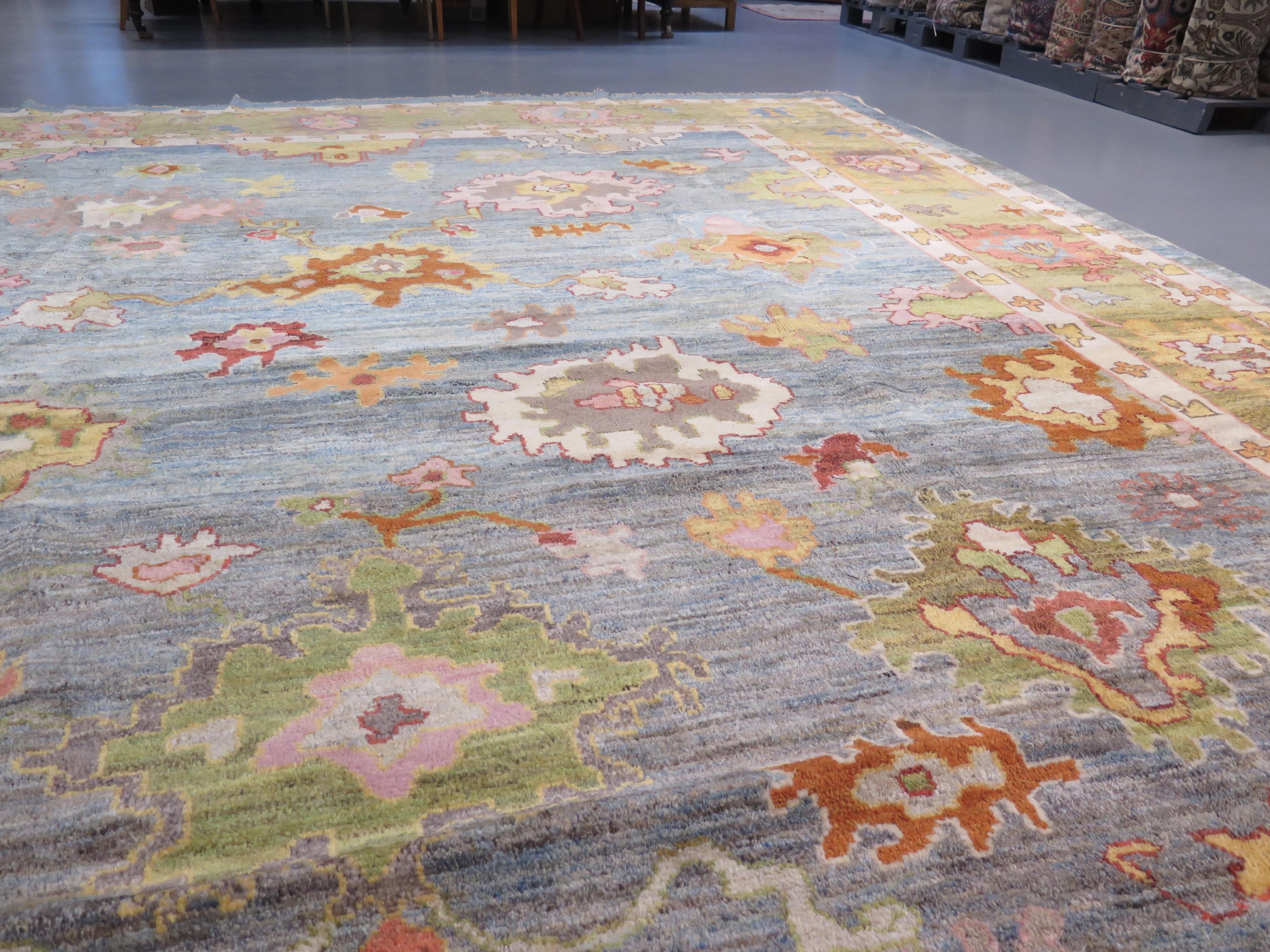 Contemporary Oushak Carpet, handgewebt in der Türkei im Zustand „Gut“ im Angebot in London, GB
