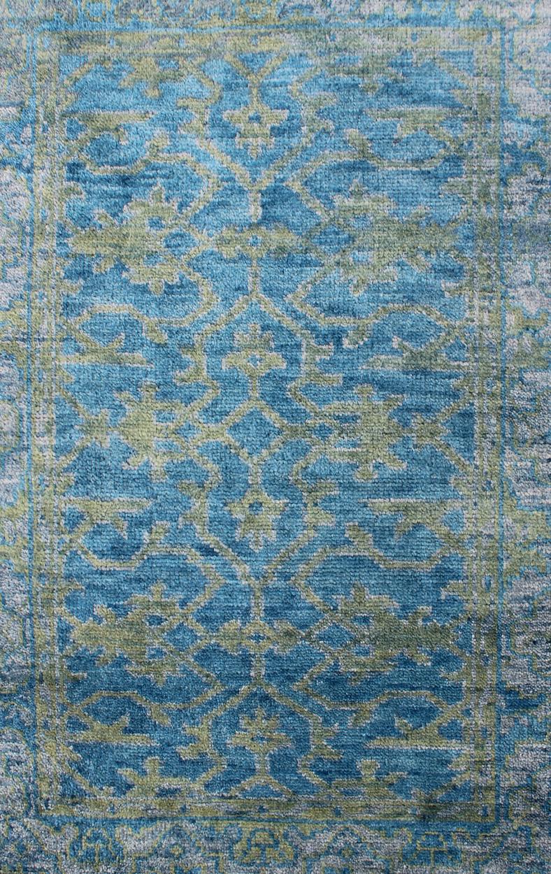 Zeitgenössischer Oushak-Design-Teppich in Blau, Grau und Gelbgrün (Handgeknüpft) im Angebot