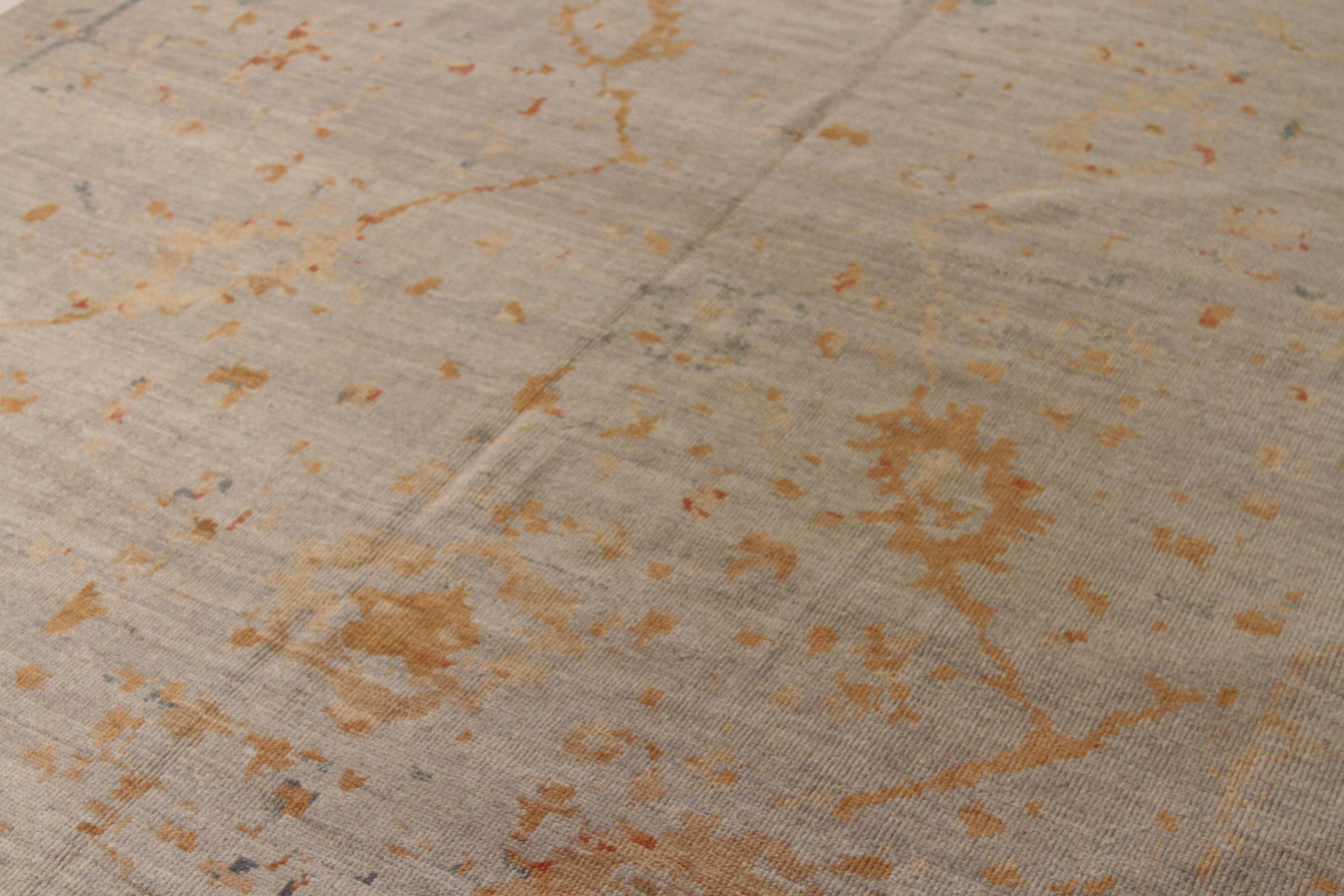 Laine Tapis persan contemporain Oushak avec paillettes à fleurs bleues et orange en vente