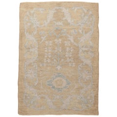 Tapis persan contemporain Oushak avec motifs floraux ivoire 