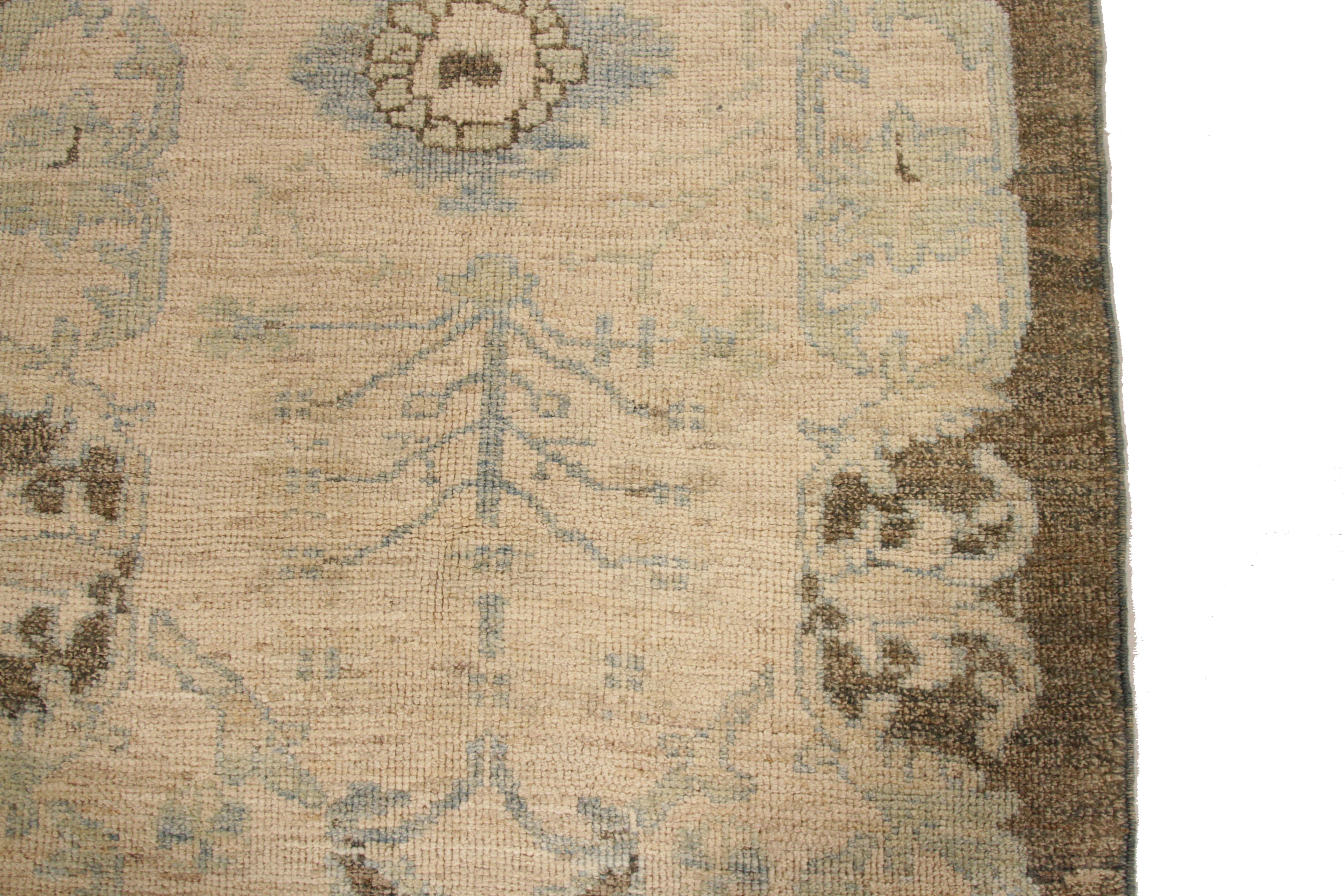 Contemporary Oushak Persian Rug with One-Piece Floral Field in Ivory and Blue In New Condition For Sale In Dallas, TX
