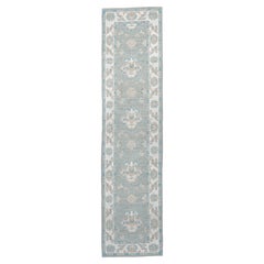 Tapis de passage Oushak contemporain, vert écume de mer avec médaillons ivoire, 12'0"