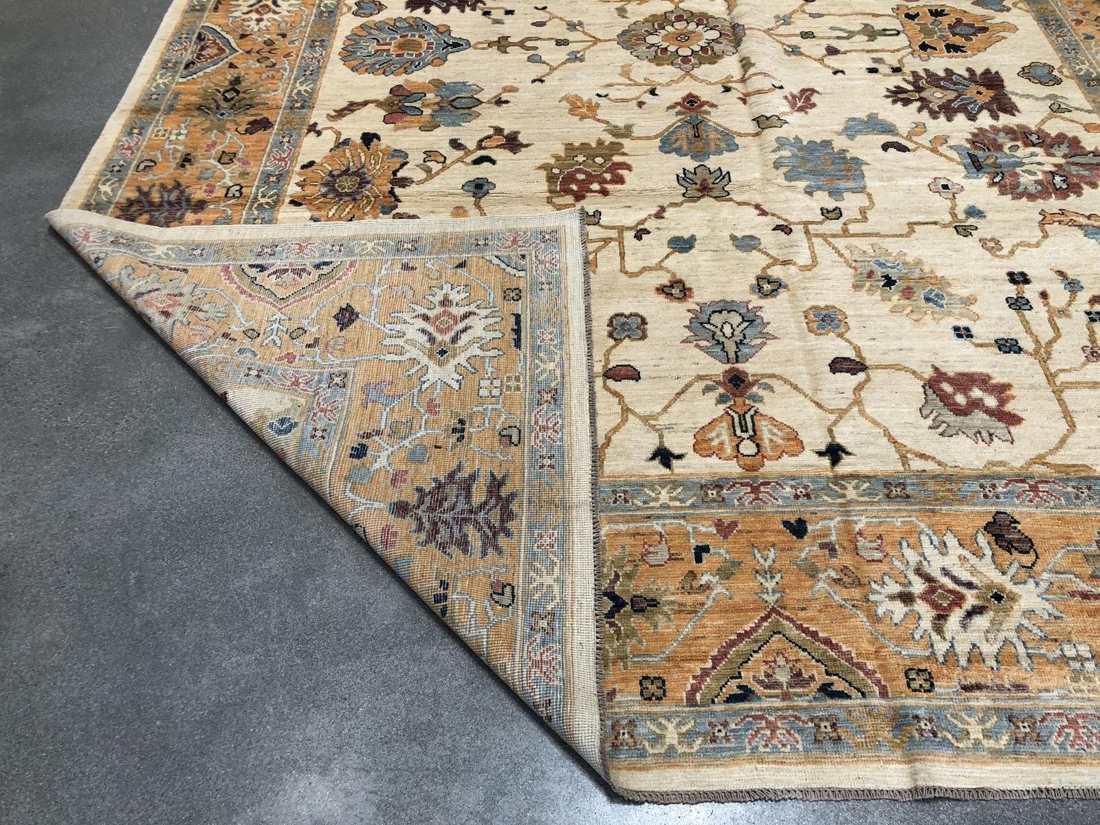 Contemporary Oushak Style Area Rug in Gold and Ivory In New Condition For Sale In Los Angeles, CA