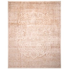 Zeitgenössischer Teppich aus Wolle und Seide im Oushak-Stil in Beige und Braun von Teppich & Kelim
