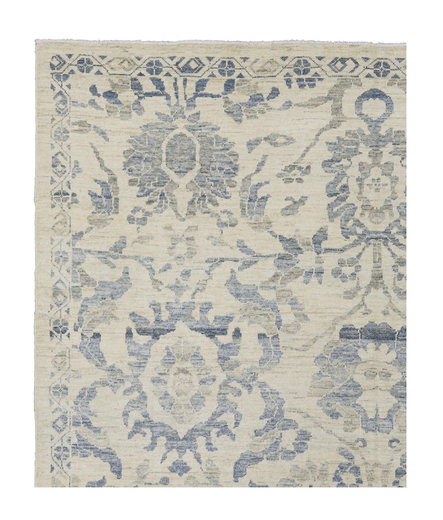 Zeitgenössischer Wollteppich im Oushak-Stil, 8 Fuß × 10 Fuß, Elfenbein und Blau (Handgewebt) im Angebot