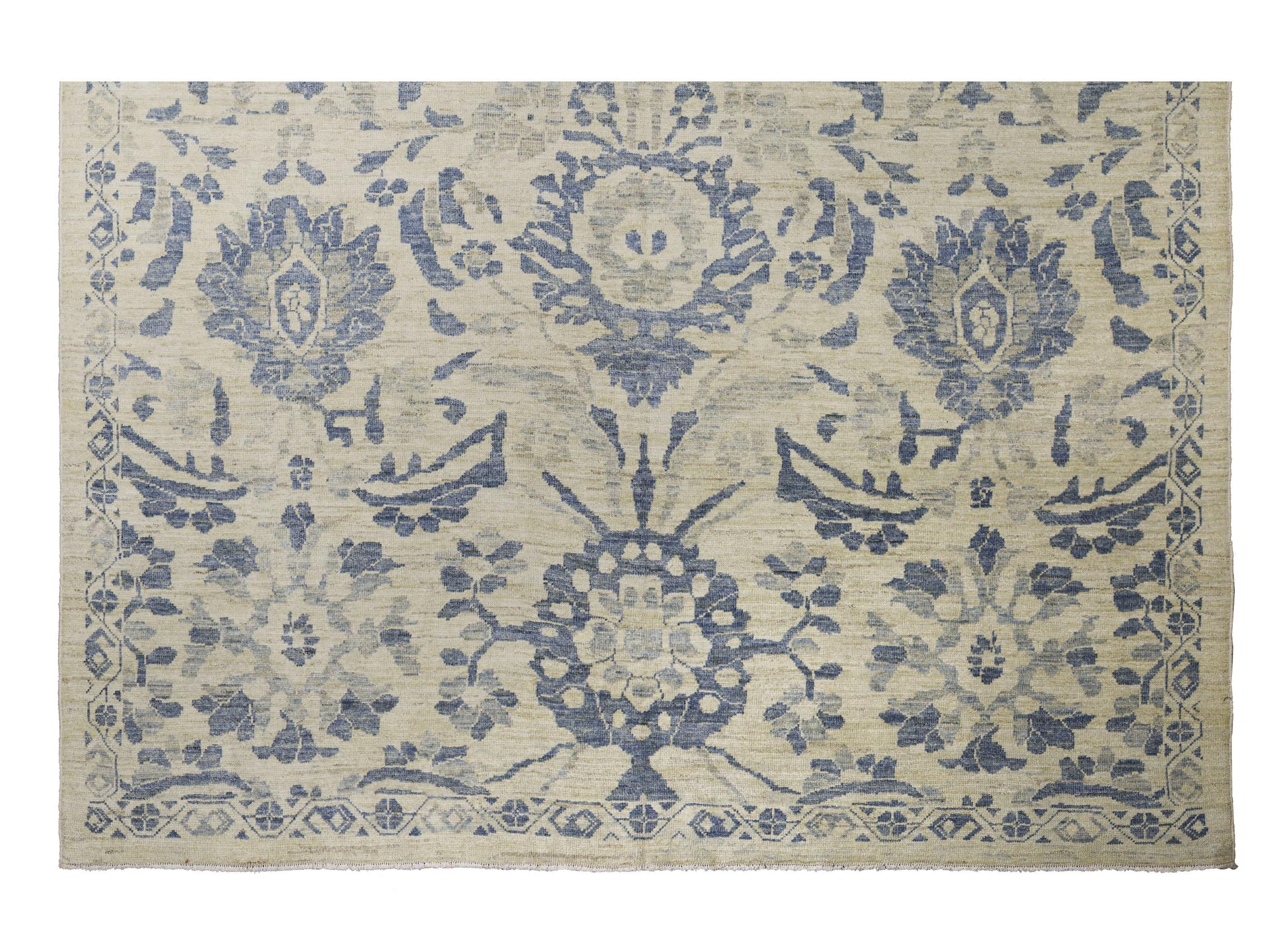 Zeitgenössischer Wollteppich im Oushak-Stil, 8 Fuß × 10 Fuß, Elfenbein und Blau (21. Jahrhundert und zeitgenössisch) im Angebot