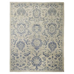 Zeitgenössischer Wollteppich im Oushak-Stil, 8 Fuß × 10 Fuß, Elfenbein und Blau