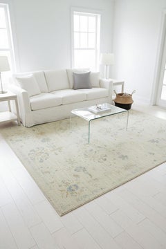 Zeitgenössischer Wollteppich im Oushak-Stil, 9 ft × 11 ft 7 in, Elfenbein und Soft Blue