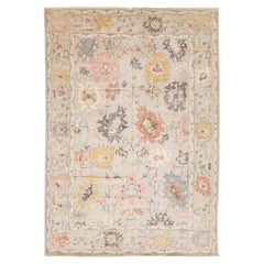 Zeitgenössischer Teppich Oushak Transitional Muted Earth Tones & Large Floral Medallions
