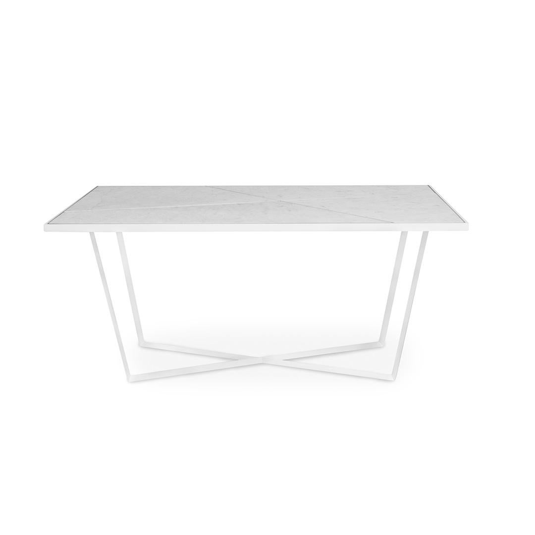 L'ensemble du design de cette table de salle à manger contemporaine Nero a été développé selon la structure suivante :
-Dessus : marbre de Carrare ;
-Détails : Acier inoxydable ;
-Pieds : Aluminium laqué blanc mat.

Tous les matériaux de Myface