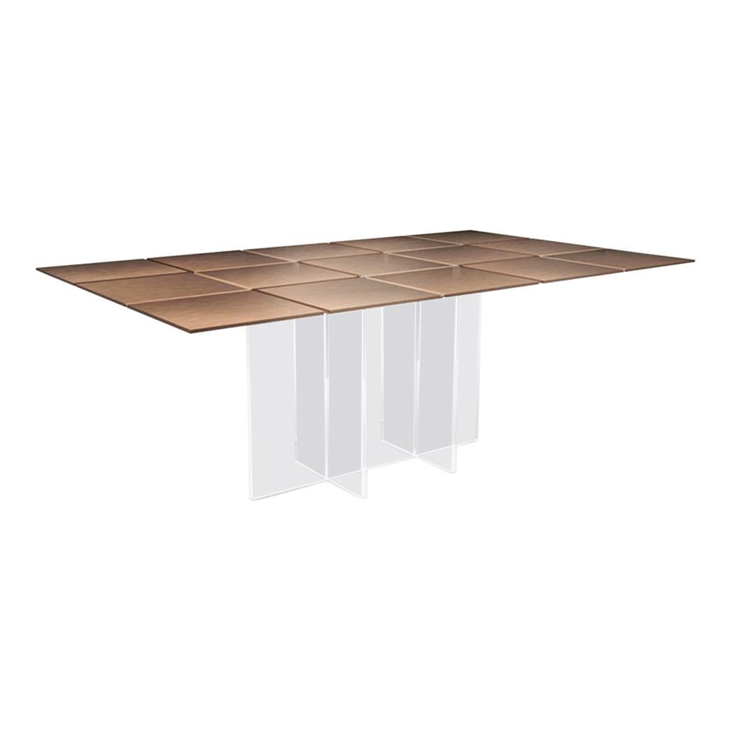 Moderner Esstisch für den Außenbereich mit Beinen aus Acryl und metallischer Platte