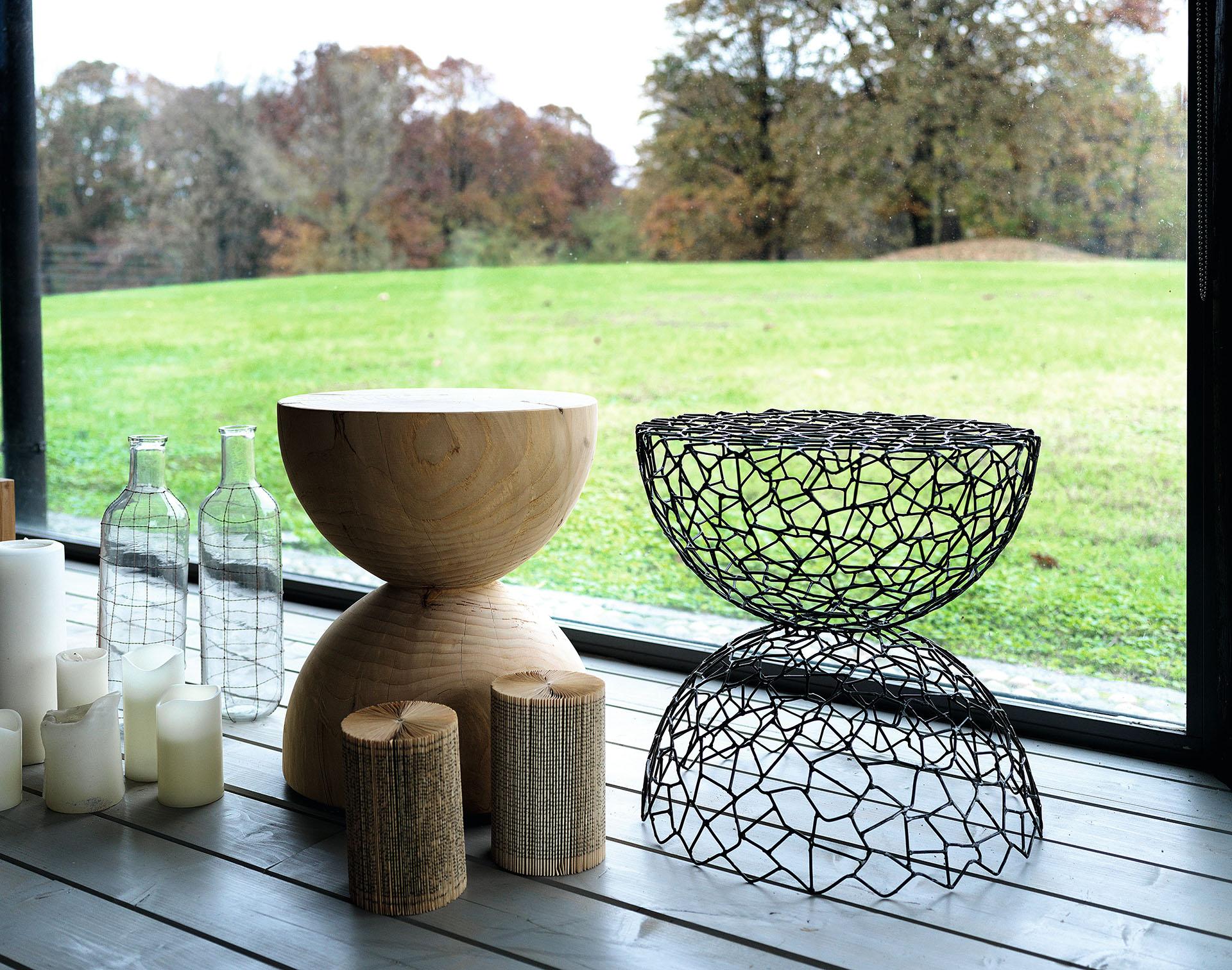 Contemporary Outdoor Dining Table, zwölf Hocker aus massivem Zedernholz (21. Jahrhundert und zeitgenössisch) im Angebot