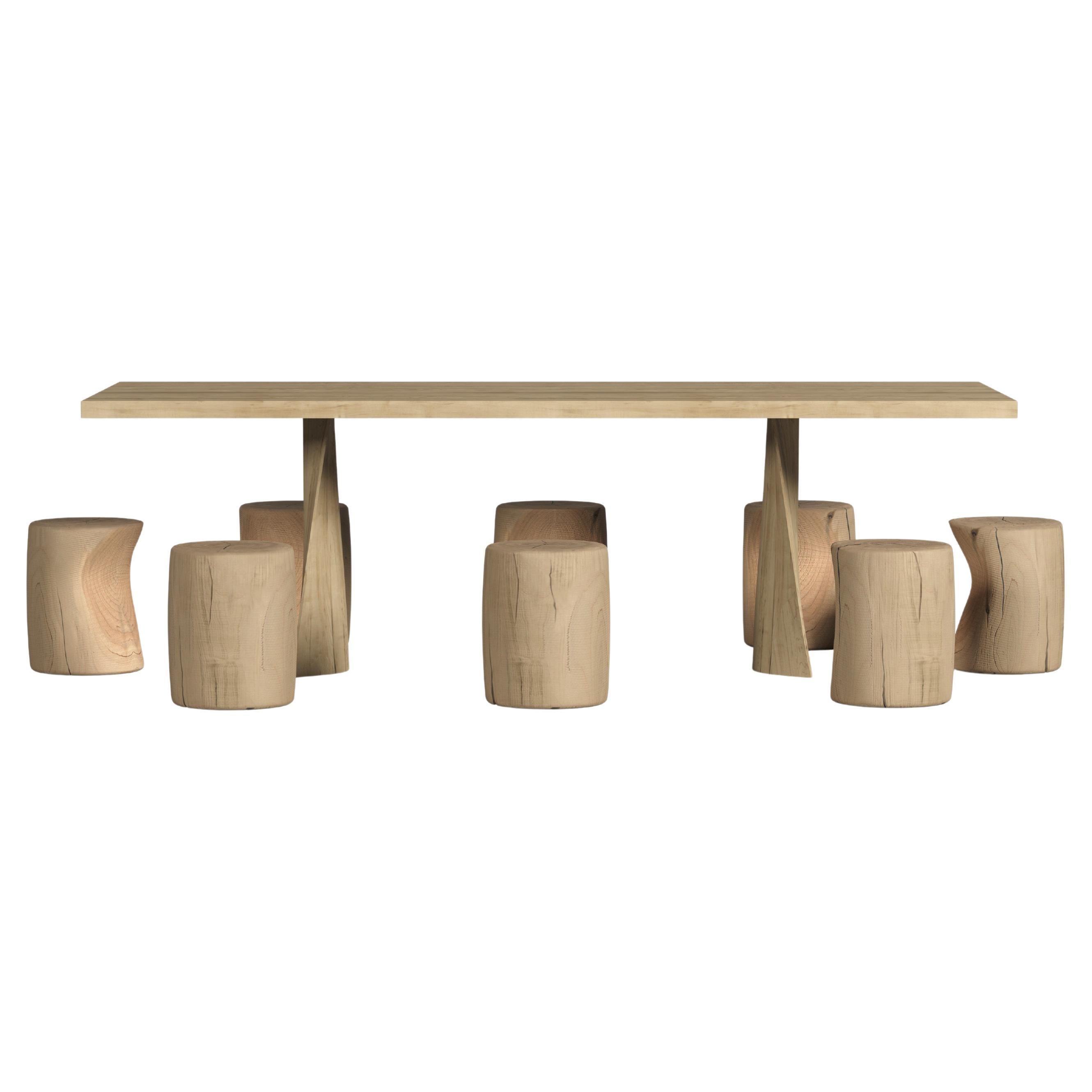 Esta colección de exterior, fabricada íntegramente en Italia, incluye una mesa de comedor y taburetes de madera de cedro, todos ellos diseñados para su uso en exteriores.

Esta mesa de exterior está fabricada con madera de cedro del Líbano