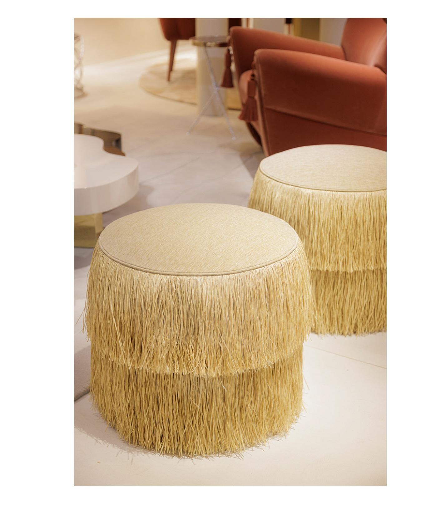 Portoghese Sgabello da esterno contemporaneo con frange realizzato con intrecci di rattan in vendita