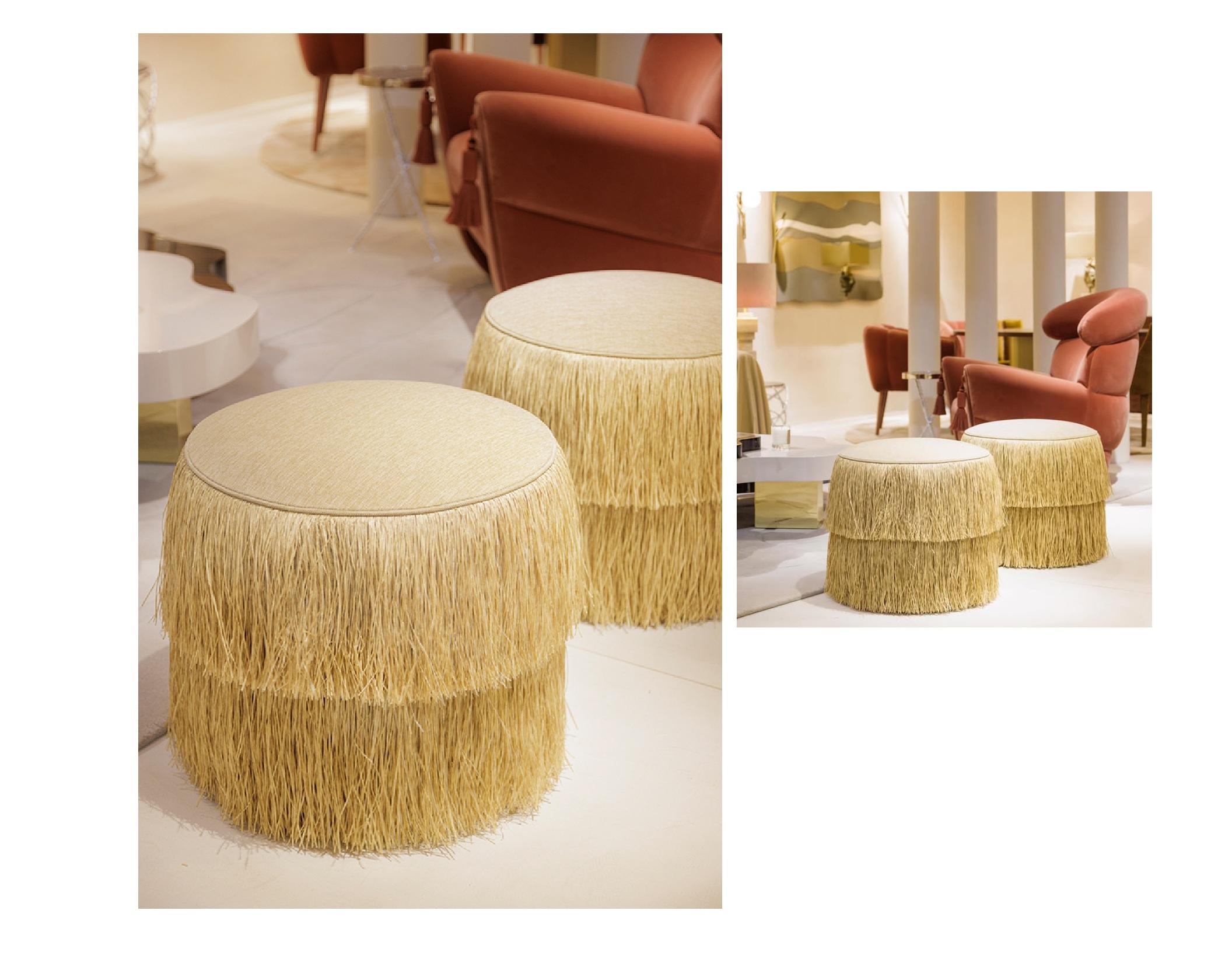 Fatto a mano Sgabello da esterno contemporaneo con frange realizzato con intrecci di rattan in vendita