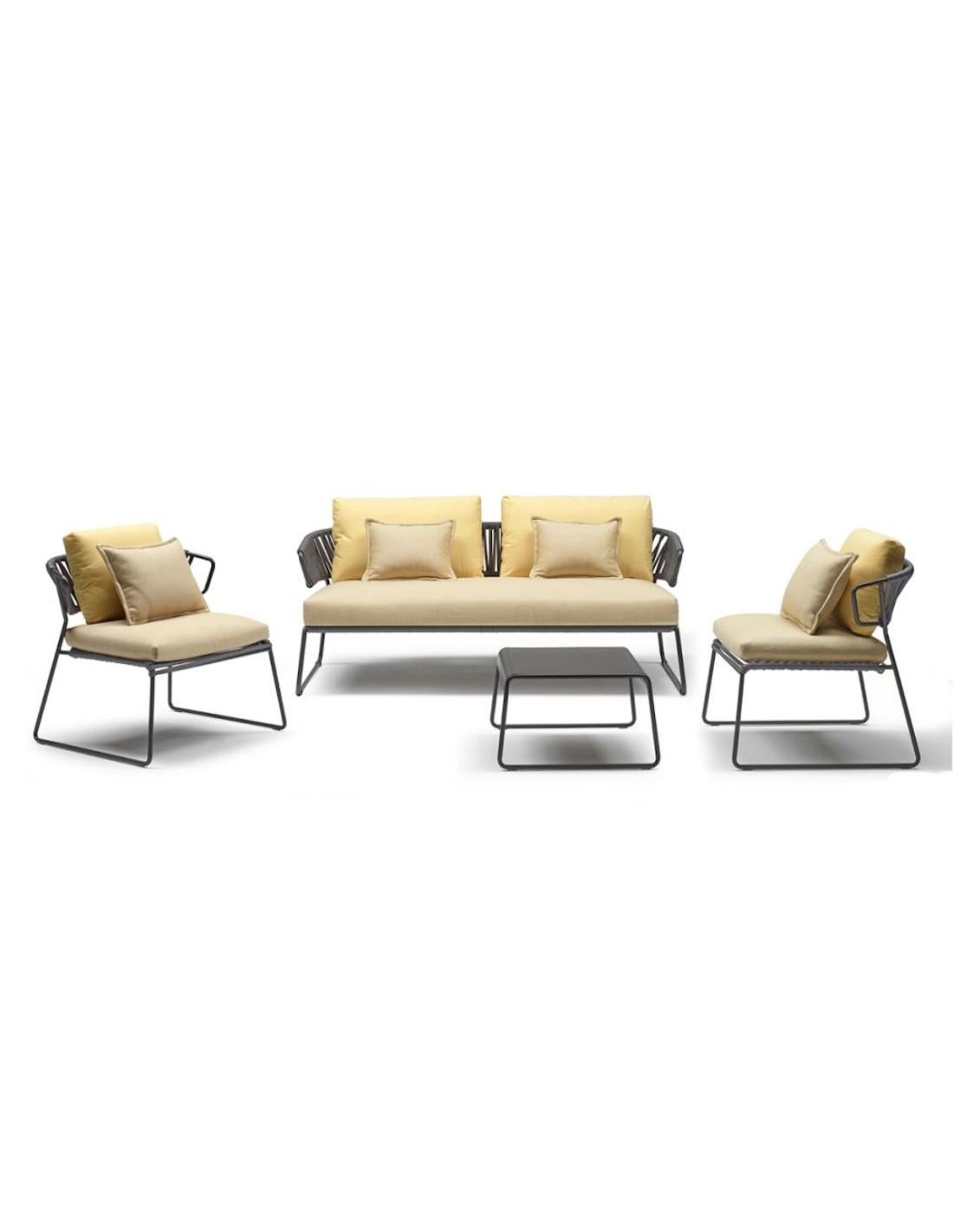 Contemporary Outdoor or Indoor Sofa in Metal and Rope, XXIst Century with two Armchair Modern Green, Outdoor or Indoor, Metal and Rope, 21st century.
The Modern, contemporary sofa for outdoors or indoors. The structure is in metal and reinforced by