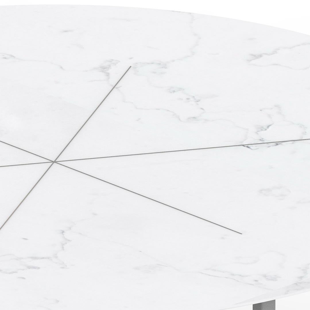 Weißer runder Esstisch für draußen mit Marmorplatte (21. Jahrhundert und zeitgenössisch) im Angebot