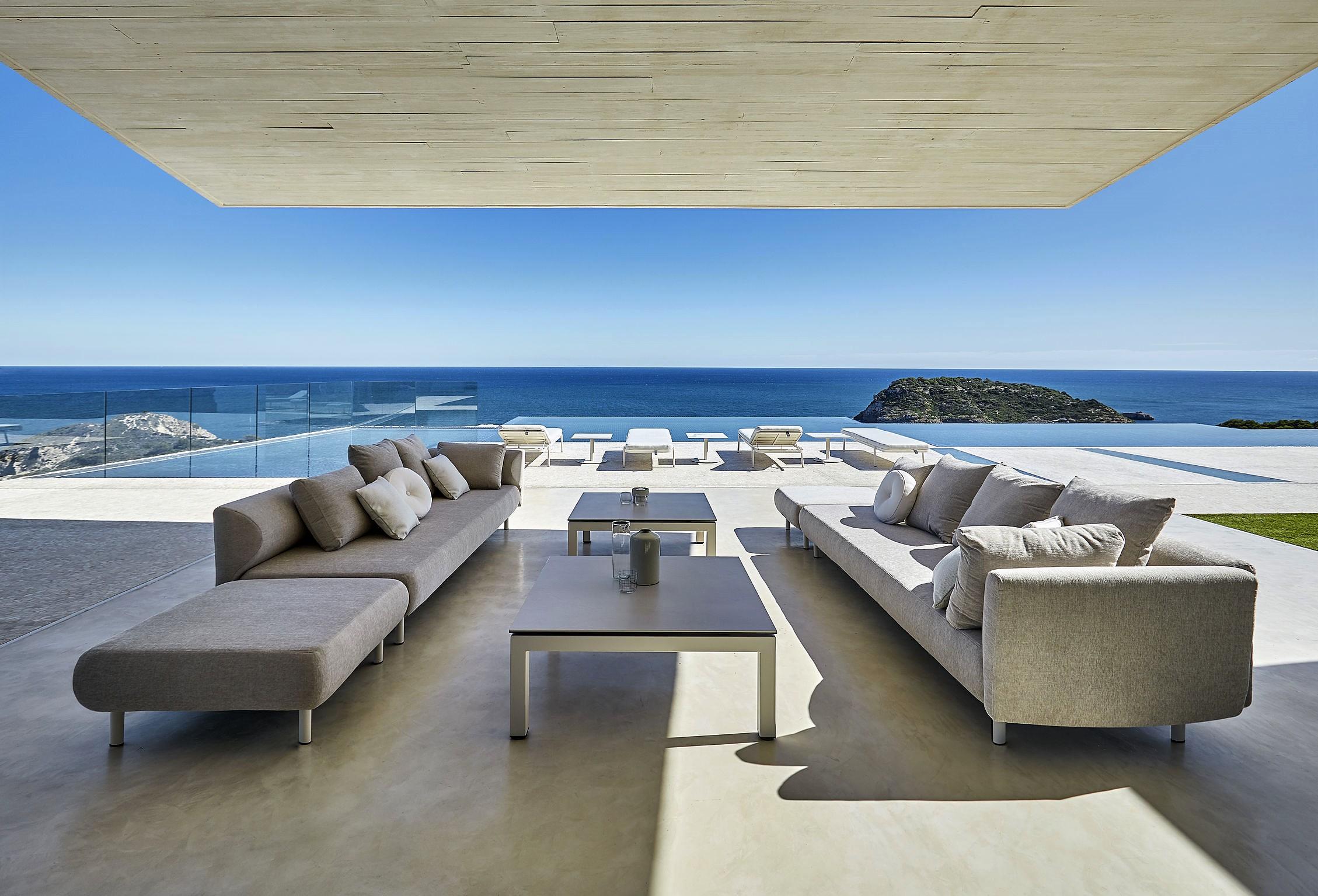Zeitgenössisches Sofa für den Außenbereich in Marineblau (Moderne) im Angebot