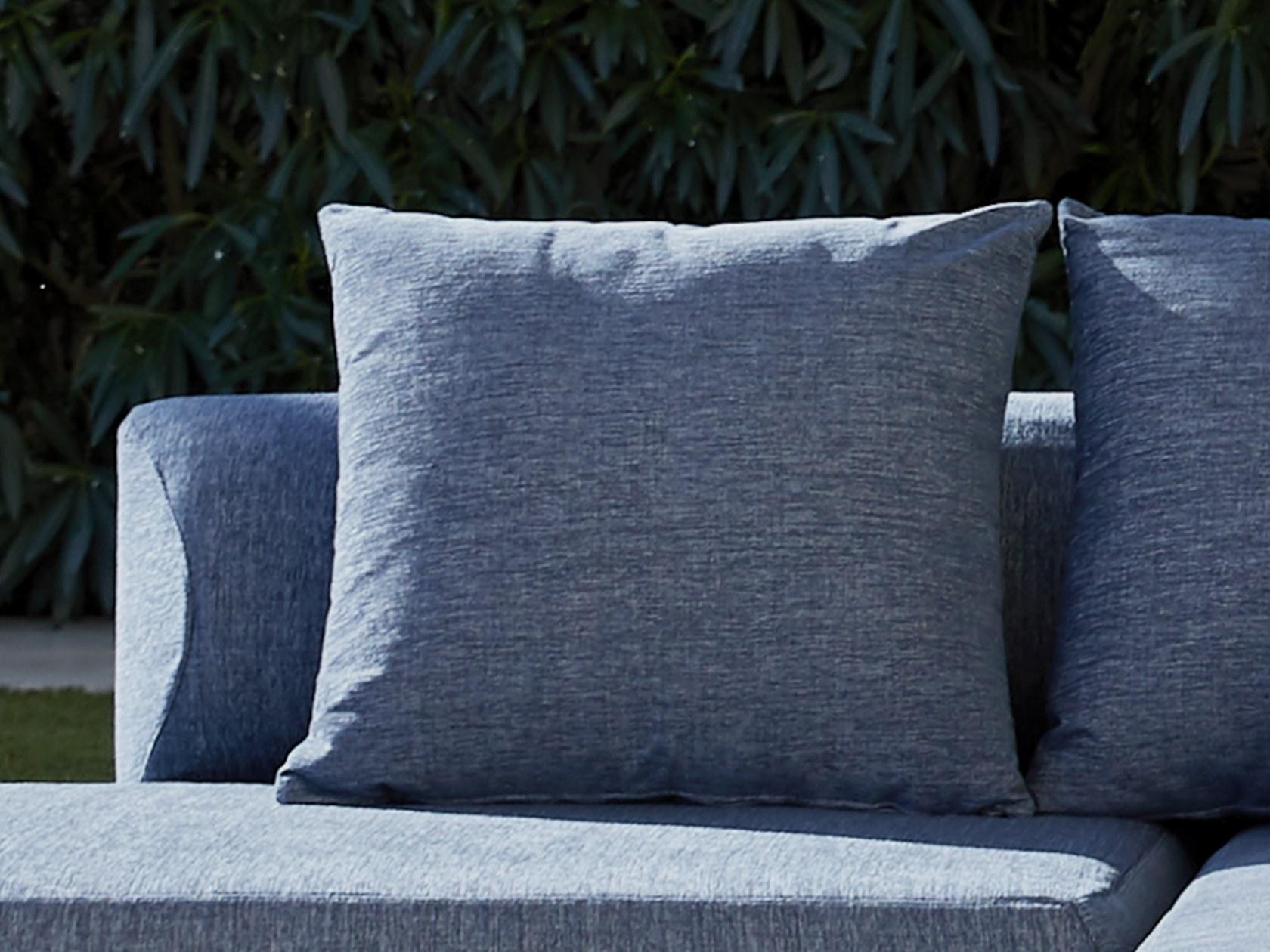 Contemporary Outdoor Sofa in Silver Grey In New Condition For Sale In New York, NY