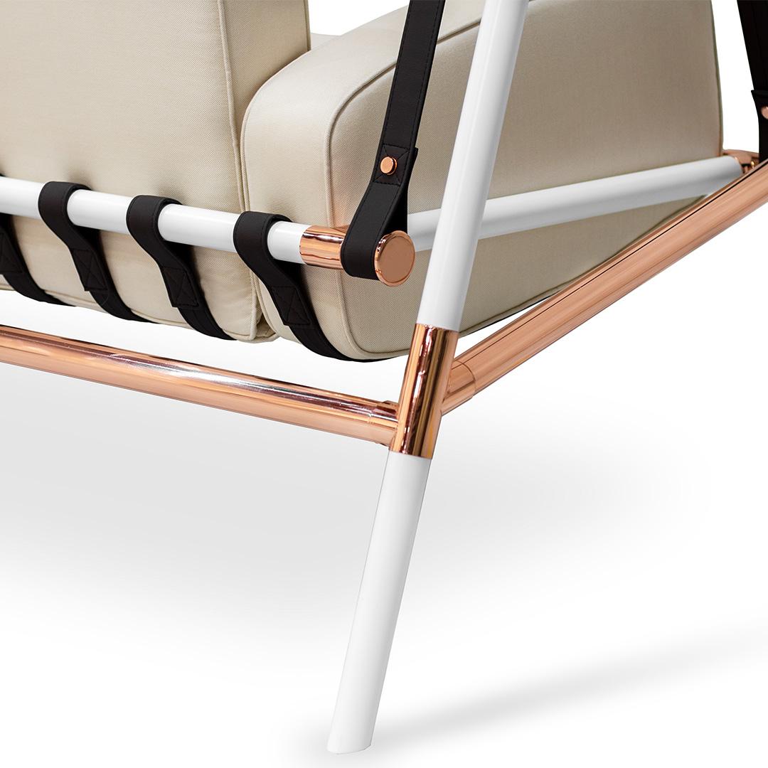 Canapé d'extérieur pivotant moderne avec tapisserie beige, structure blanche et détache en cuivre Neuf - En vente à Santo Tirso, PT