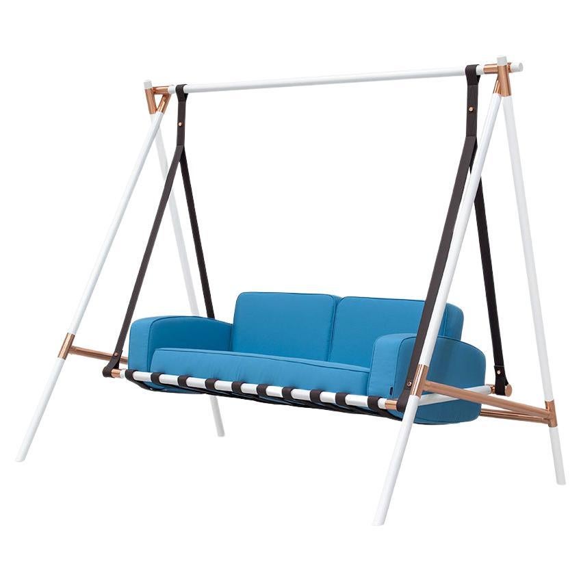 Moderner Swing aus weißem Edelstahl für den Außenbereich mit wasserdichtem blauem Stoff