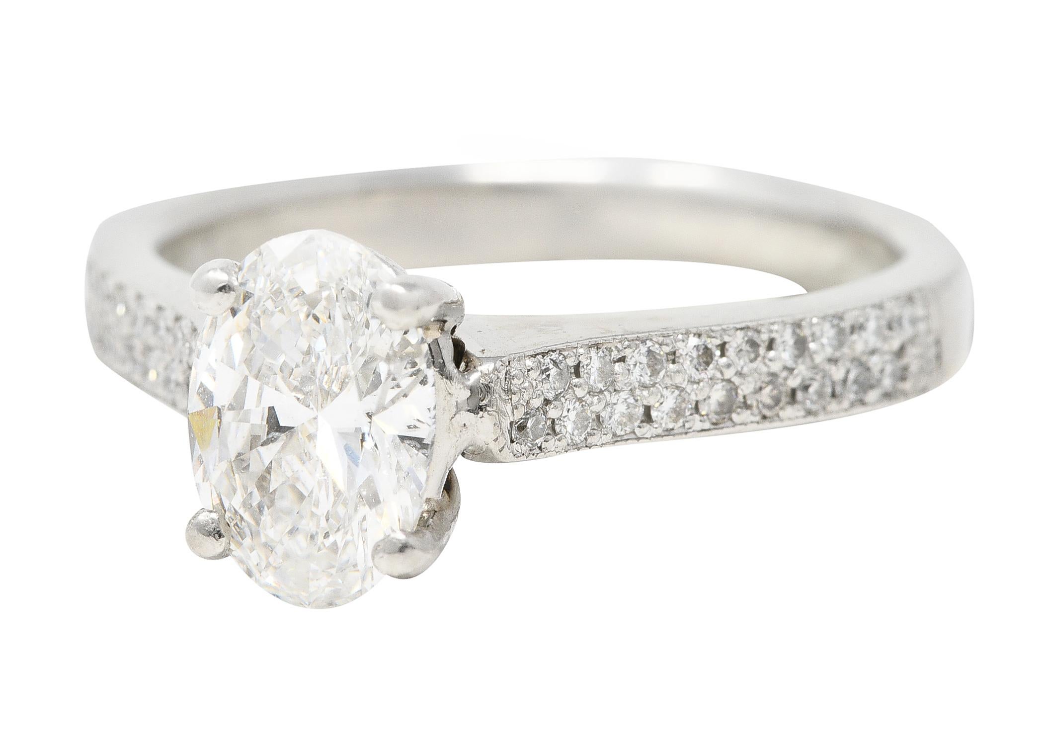 Bague de fiançailles pavée en platine, contemporaine, taille ovale, 1,26 carats de diamants GIA Unisexe en vente
