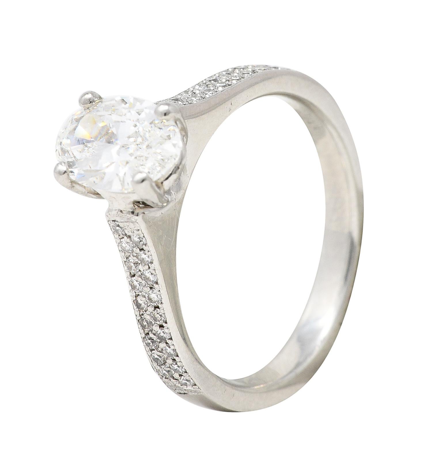 Bague de fiançailles pavée en platine, contemporaine, taille ovale, 1,26 carats de diamants GIA en vente 3