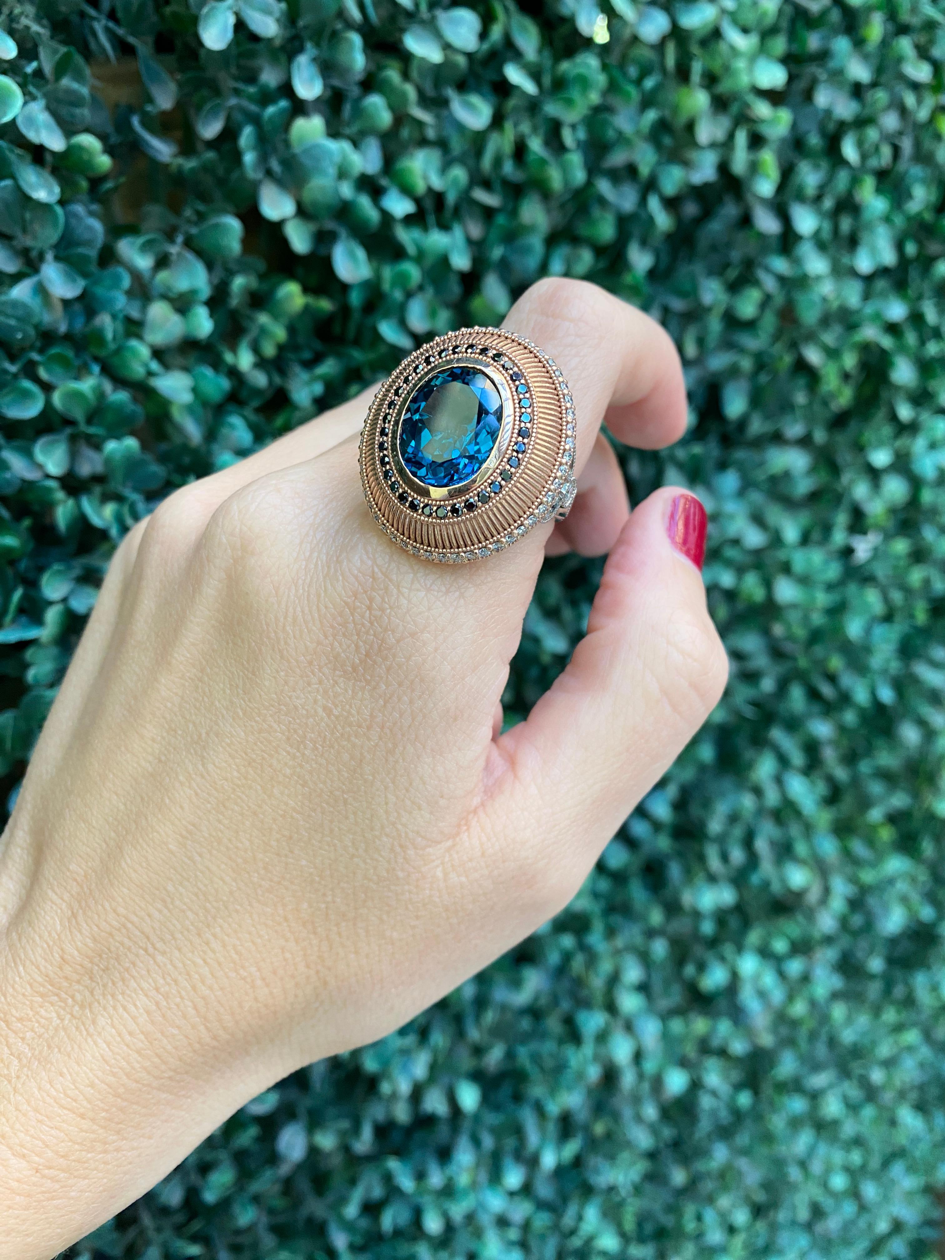 Anello Cocktail con Topazio Blu di Londra taglio ovale contemporaneo con Zaffiri e Diamanti in vendita 14