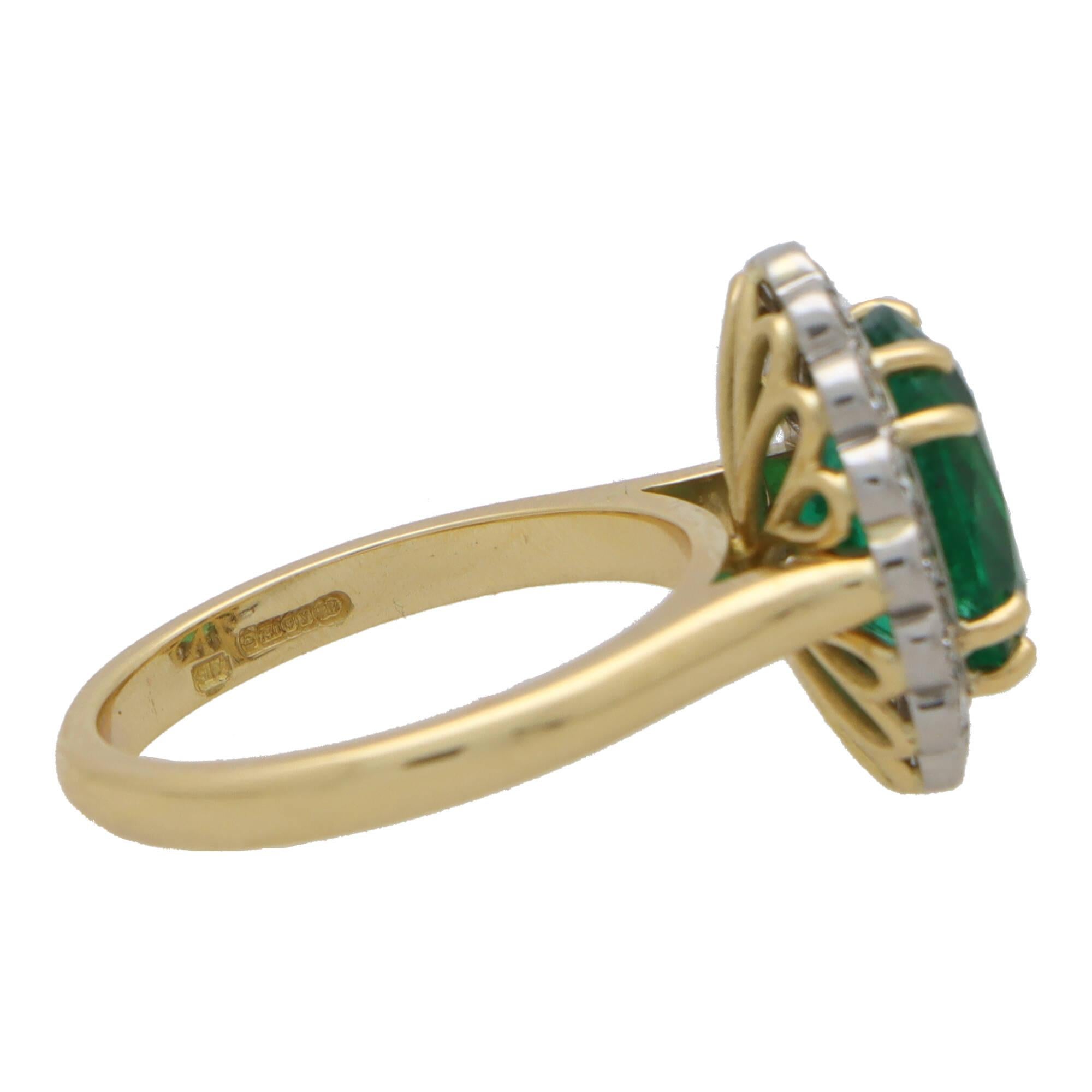  Contemporary Oval Emerald and Diamond Cluster Ring in Yellow Gold and Platinum In New Condition For Sale In London, GB