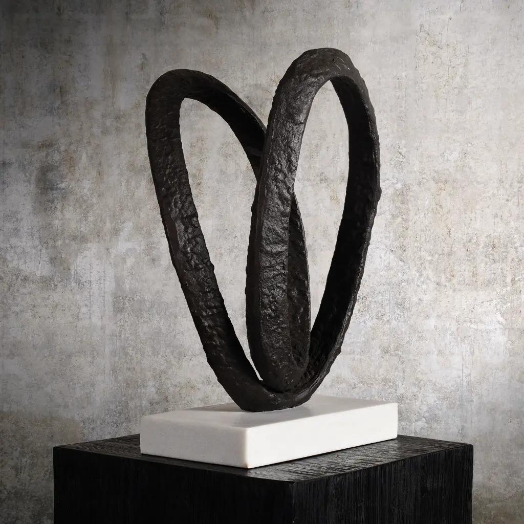 Brutalismo Contemporary Oval Metal Sculpture in a Modern Brutalist Style in vendita