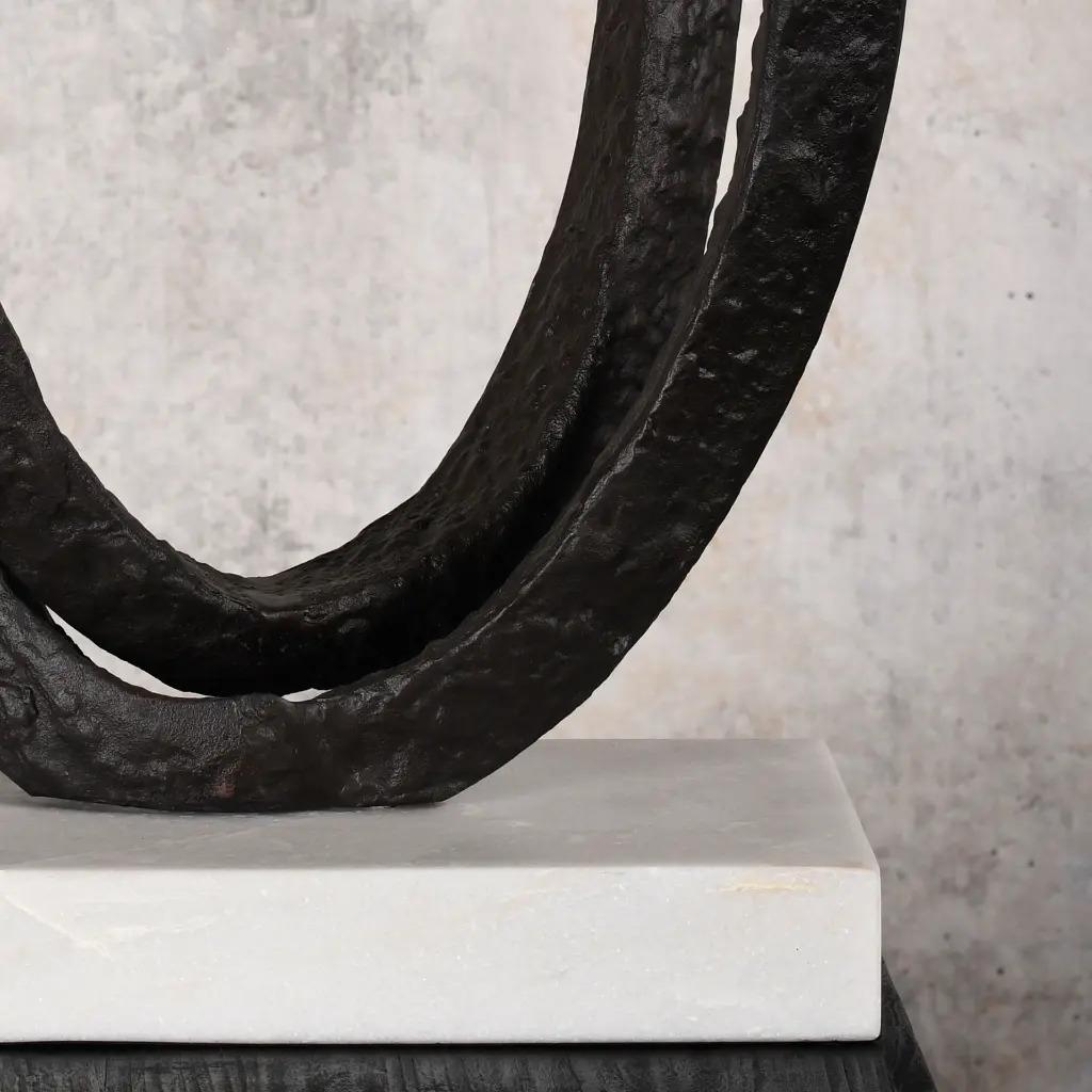 Contemporary Oval Metal Sculpture in a Modern Brutalist Style In condizioni buone in vendita a Saint-Ouen, FR