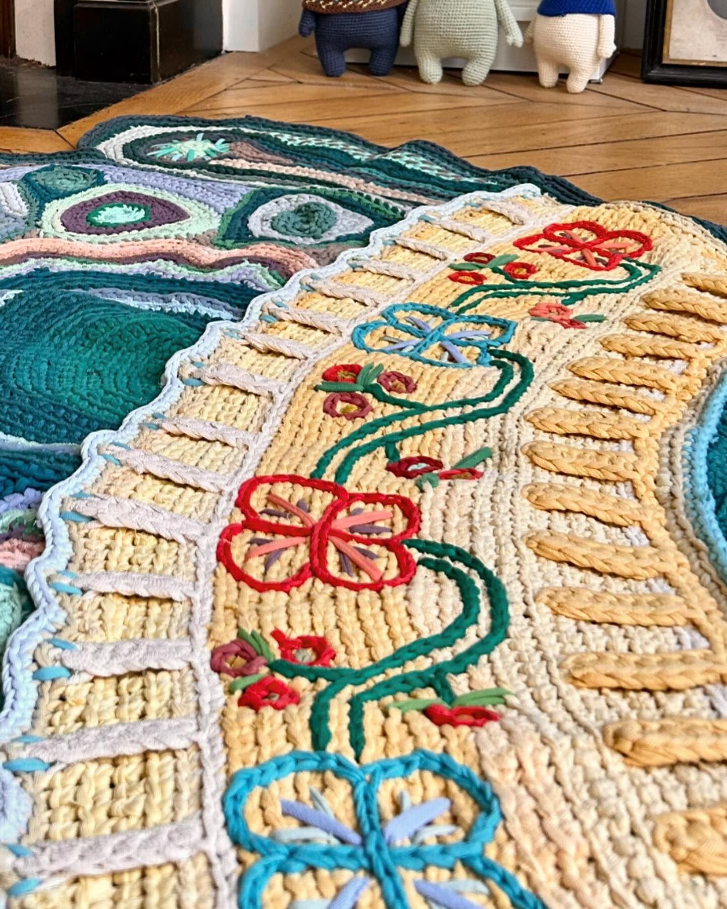 Folk Art Contemporary Oval Rug with Geometric Pattern in Green Hues and Beige in Wool For Sale