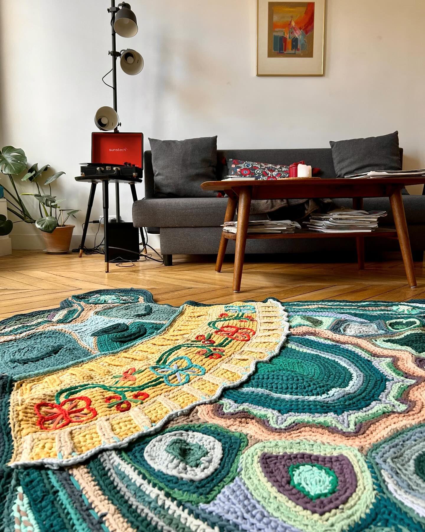 Hand-Knotted Contemporary Oval Rug with Geometric Pattern in Green Hues and Beige in Wool For Sale