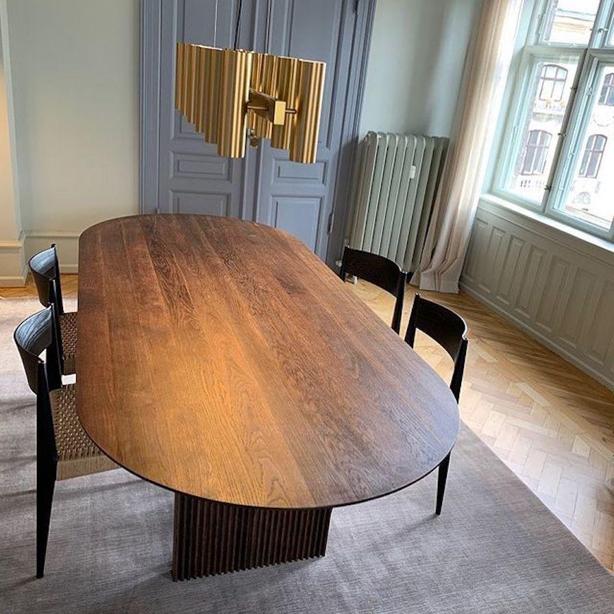 Contemporary Oval Ten Table 240, Smoked Oak or Walnut For Sale 2