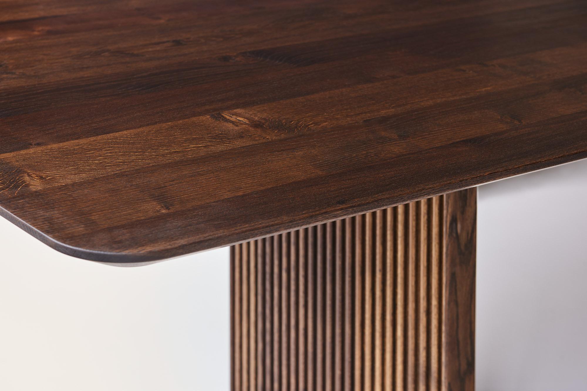 Contemporary Oval Ten Table 270, Smoked Oak or Walnut For Sale 4