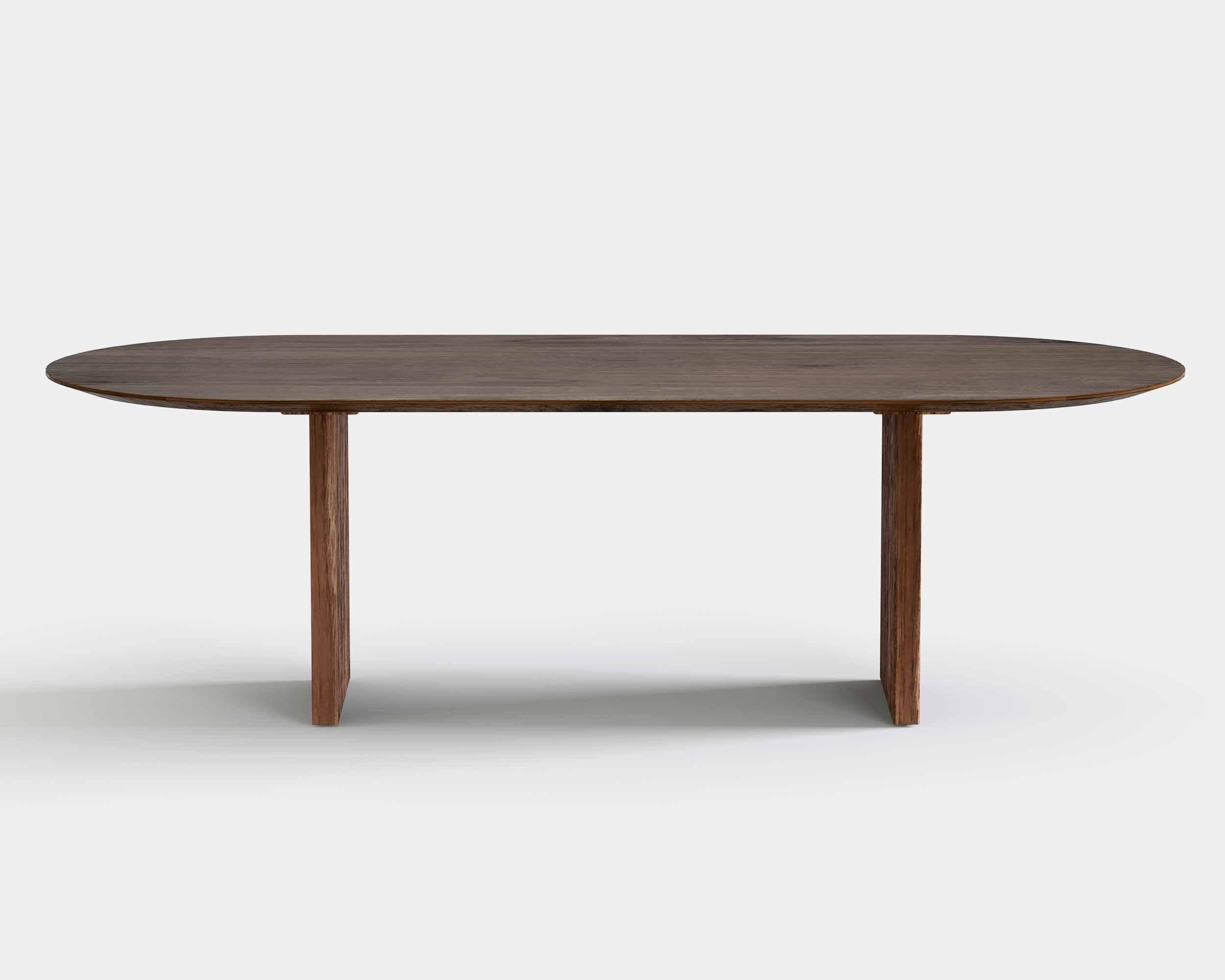 Tavolo da pranzo Ten, ovale, 270 cm.
Piano del tavolo e gambe in legno massiccio. Realizzato a mano in Danimarca. 

Altezza: 72 o 74 cm

Dimensioni del piano del tavolo:
- 200 x 95 cm
- 240 x 105 cm
- 270 x 105 cm
- 300 x 105 cm
- 340 x 105 cm
- 370