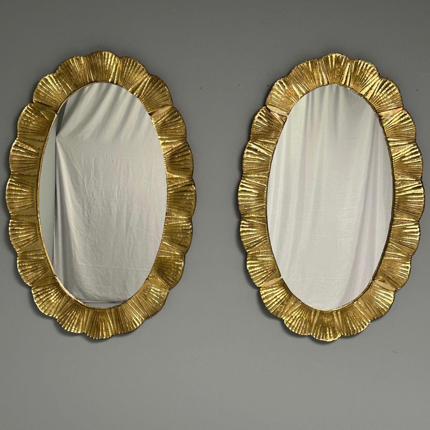 Contemporary, Oval Wall Mirrors, Scallop Motif, Murano Glass, Gilt Gold, Italy Bon état - En vente à Stamford, CT