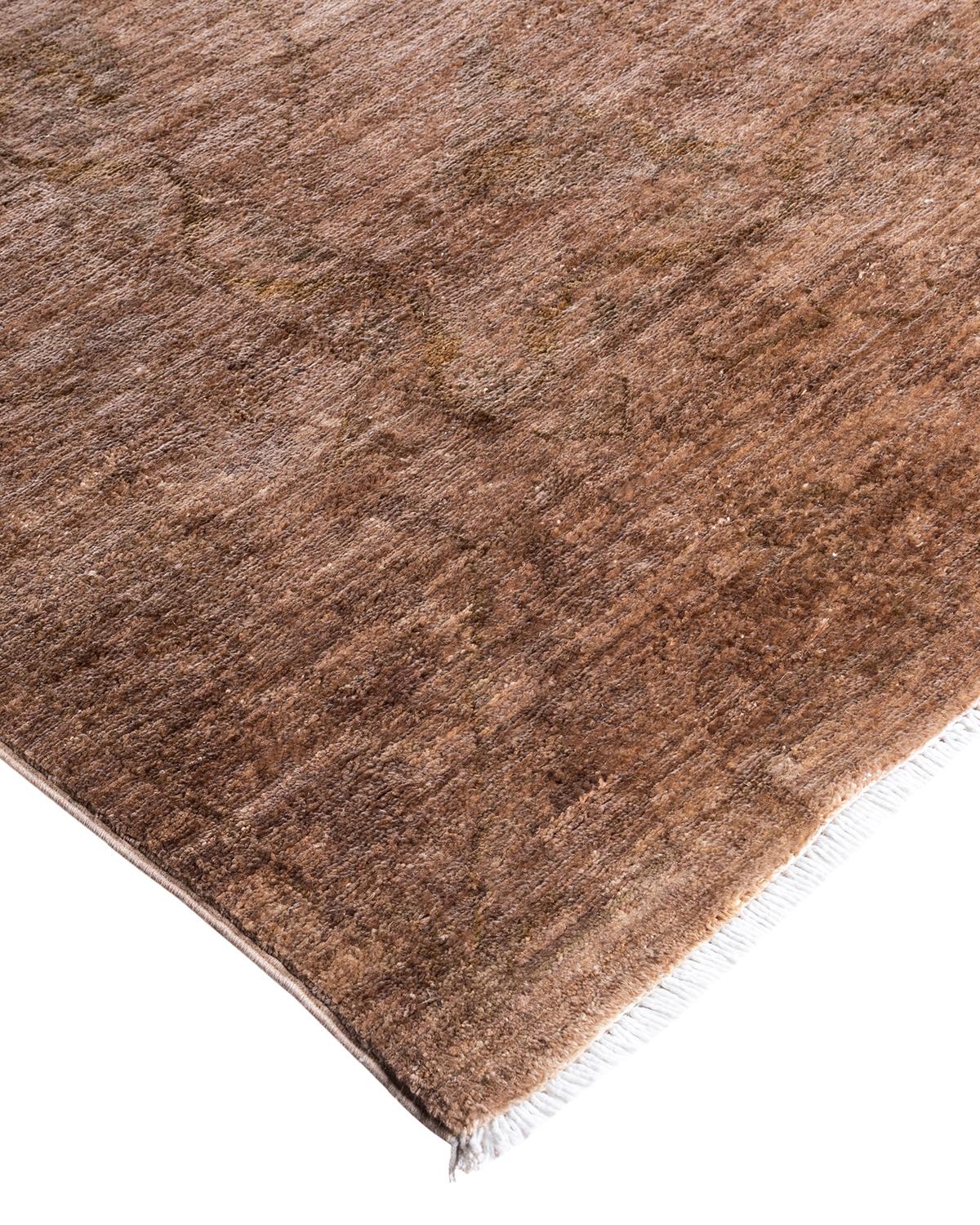Las alfombras Vibrance son la personificación de lo clásico con un toque especial: motivos tradicionales teñidos de colores brillantes. Cada alfombra anudada a mano se lava con un tinte botánico 100% natural que revela matices ocultos en los