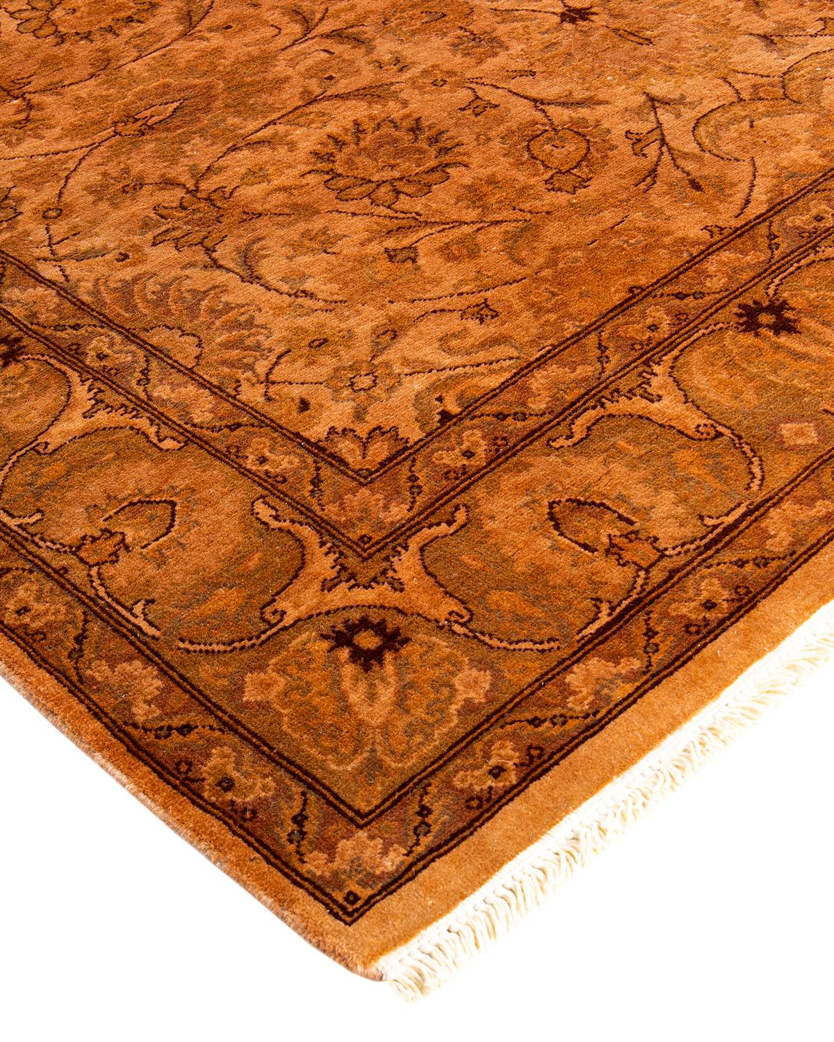 I tappeti Vibrance rappresentano il classico con un tocco di classe: motivi tradizionali sovratinti con colori brillanti. Ogni tappeto annodato a mano viene lavato con una tintura botanica 100% naturale che rivela le sfumature nascoste degli am