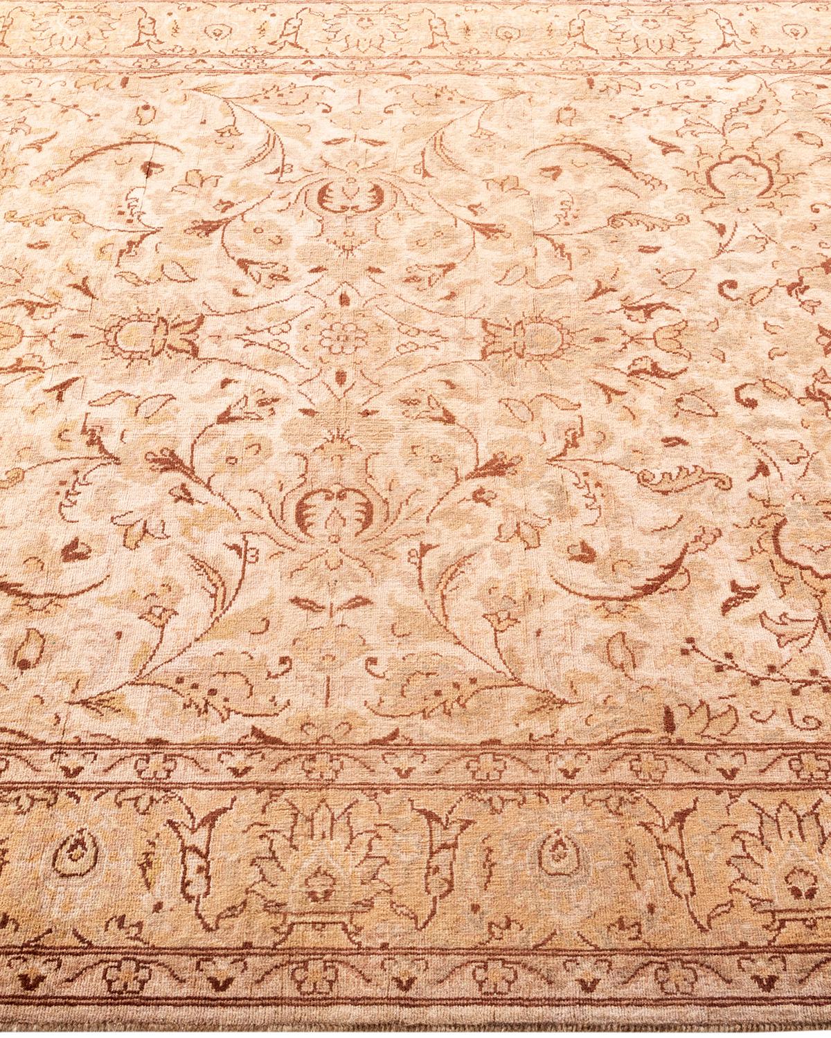 Tappeto Contemporary Overdyed in lana annodata a mano di colore beige In condizioni Nuovo in vendita a Norwalk, CT