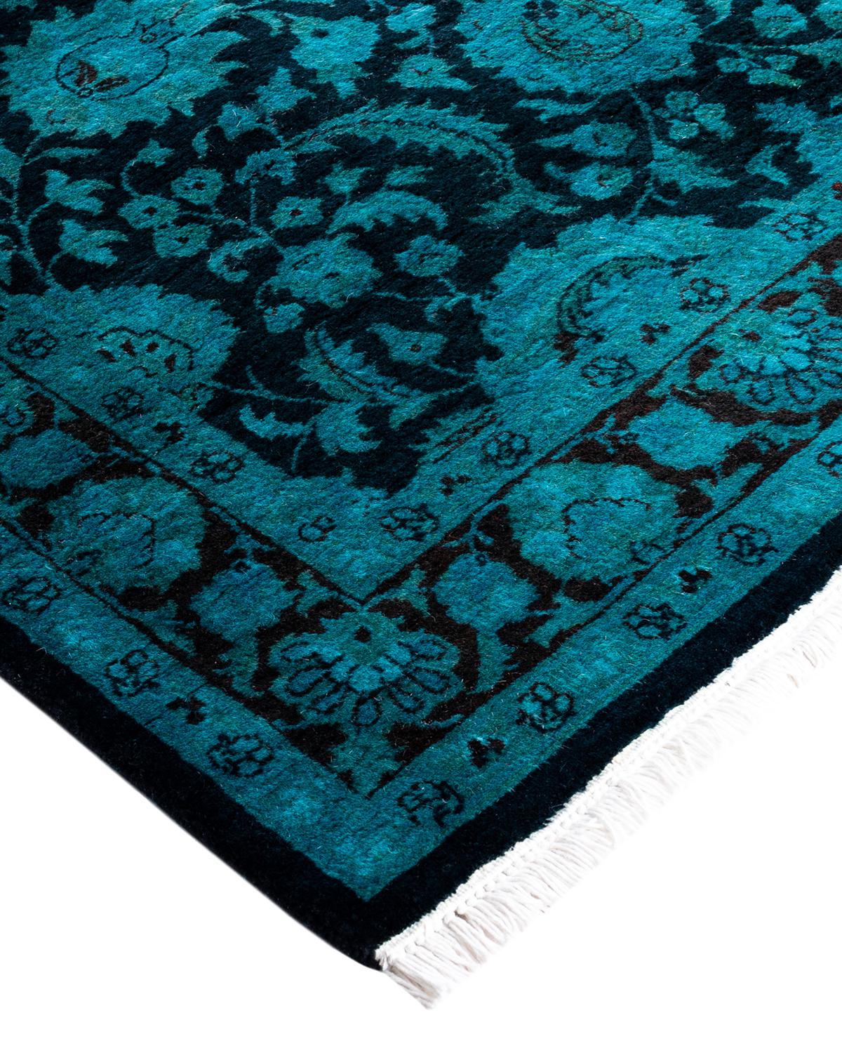 I tappeti Vibrance rappresentano il classico con un tocco di classe: motivi tradizionali sovratinti con colori brillanti. Ogni tappeto annodato a mano viene lavato con una tintura botanica 100% naturale che rivela le sfumature nascoste degli am