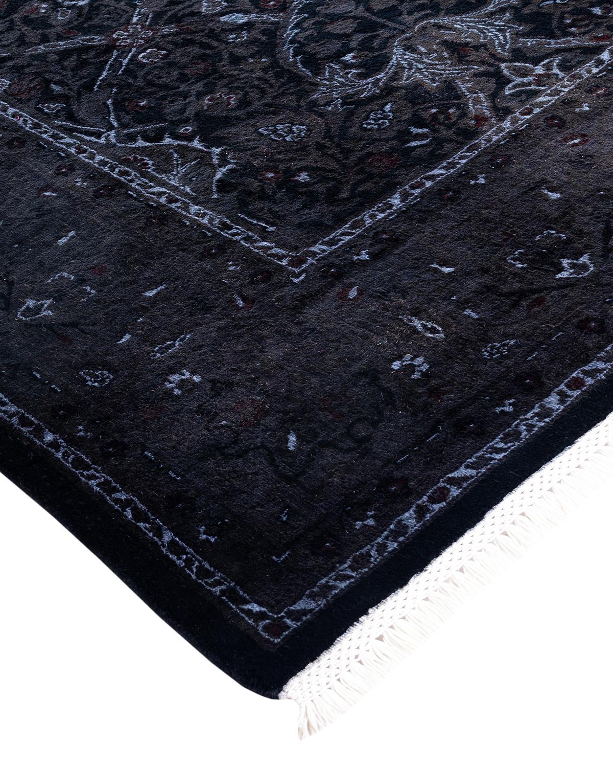 Las alfombras Vibrance son la personificación de lo clásico con un toque especial: motivos tradicionales teñidos de colores brillantes. Cada alfombra anudada a mano se lava con un tinte botánico 100% natural que revela matices ocultos en los
