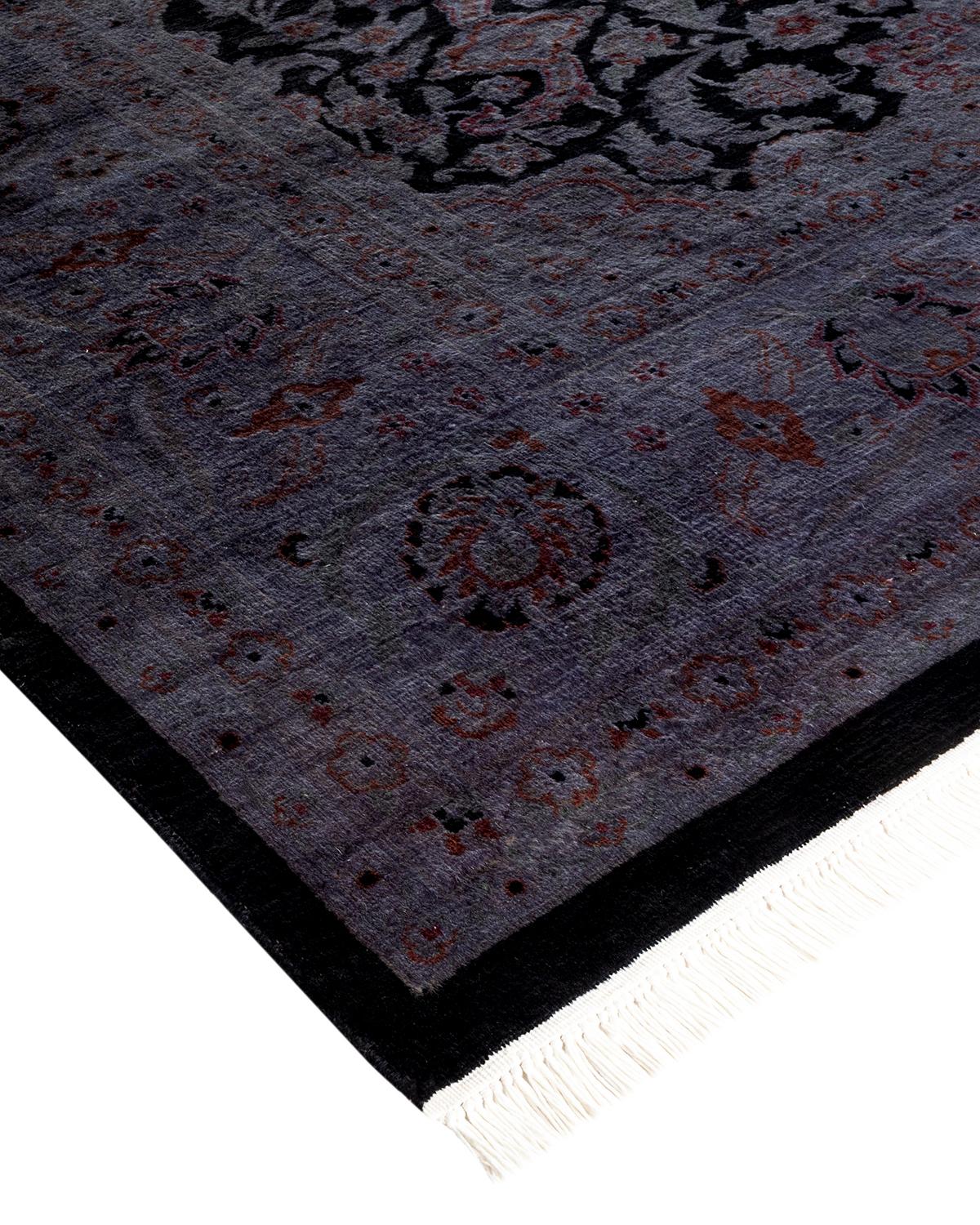 Les tapis Vibrance incarnent le classique avec une touche d'originalité : des motifs traditionnels surteints dans des couleurs éclatantes. Chaque tapis noué à la main est lavé dans une teinture botanique 100 % naturelle qui révèle les nuances