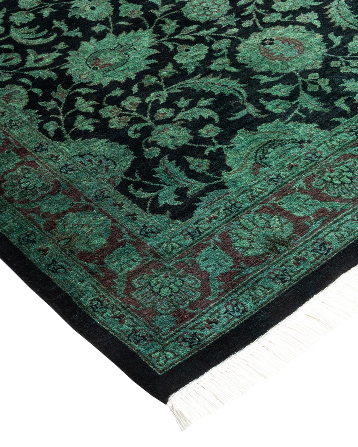 Vibrance-Teppiche sind der Inbegriff von Klassik mit Pfiff: traditionelle Muster in leuchtenden Farben gefärbt. Jeder handgeknüpfte Teppich wird mit einem 100% natürlichen botanischen Farbstoff gewaschen, der verborgene Nuancen in den Mustern
