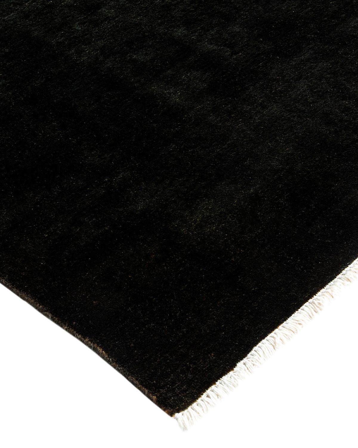 I tappeti Vibrance rappresentano il classico con un tocco di classe: motivi tradizionali sovratinti con colori brillanti. Ogni tappeto annodato a mano viene lavato con una tintura botanica naturale al 100% che rivela le sfumature nascoste nei